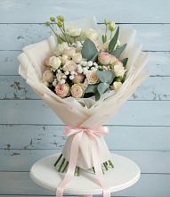 Букет цветов из:  Розы и Лизиантусы в Соколе Магаданской области