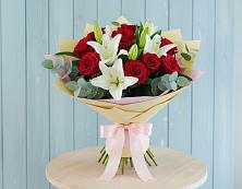 Букет цветов из:  Лилии и Розы в Соколе Магаданской области