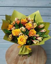 Букет цветов из:  Альстромерии и Розы в Соколе Магаданской области