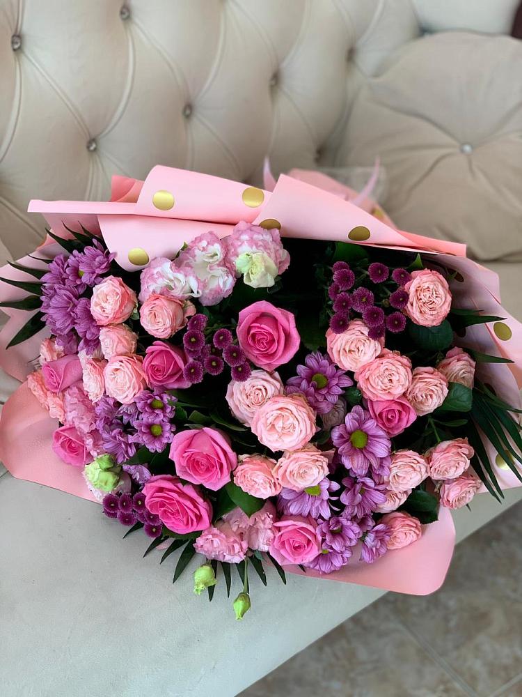 Букет цветов из: Хризантемы, Розы и Лизиантусы в Соколе Магаданской области