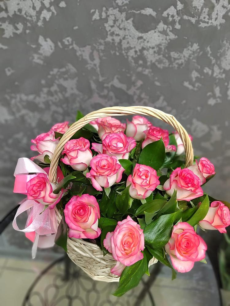 Цветочная композиция из Розы в корзине в Соколе Магаданской области