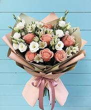 Букет цветов из:  Розы, Альстромерии и Лизиантусы в Соколе Магаданской области