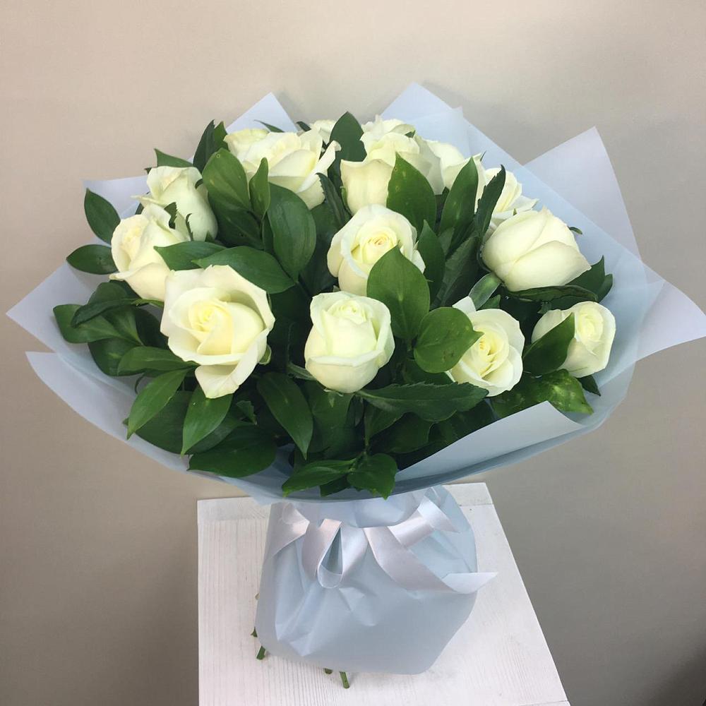 Букет 15 Белых роз Проуд в Соколе Магаданской области