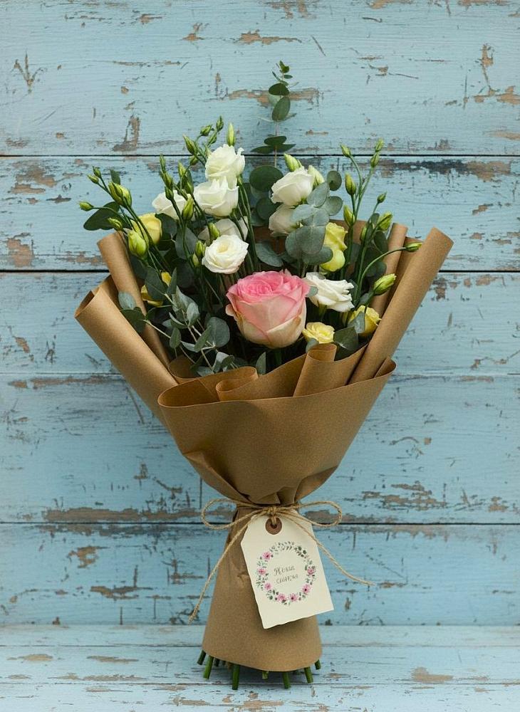 Букет цветов из: Розы и Лизиантусы в Соколе Магаданской области