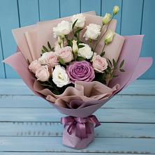 Букет цветов из:  Розы и Лизиантусы в Соколе Магаданской области