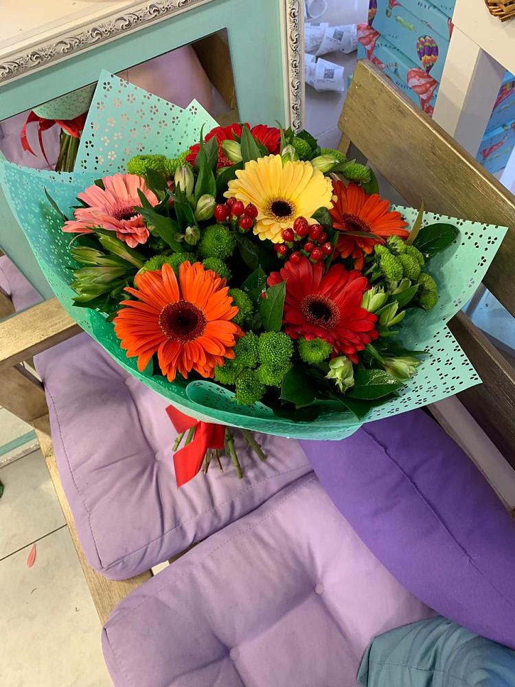 Букет цветов из: Герберы, Хризантемы и Альстромерии в Соколе Магаданской области