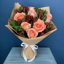 Букет цветов из:  Розы и Альстромерии в Соколе Магаданской области