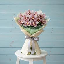 Букет цветов из:  Орхидеи и Розы в Соколе Магаданской области