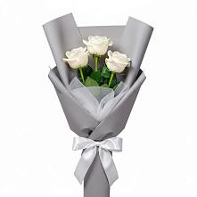 Букет 3 белые розы в Соколе Магаданской области