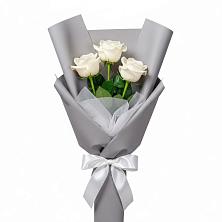 Букет 3 белые розы в Соколе Магаданской области