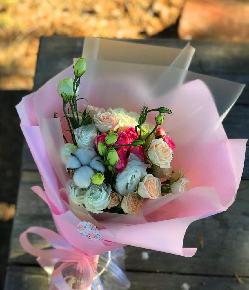 Букет цветов из: Розы и Лизиантусы в Соколе Магаданской области