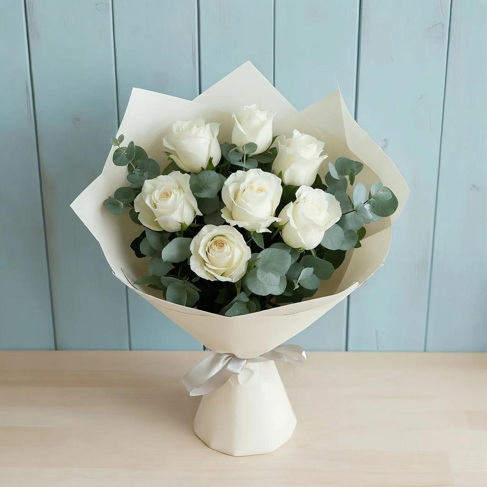 Букет Белые розы в Эвкалипте в Соколе Магаданской области