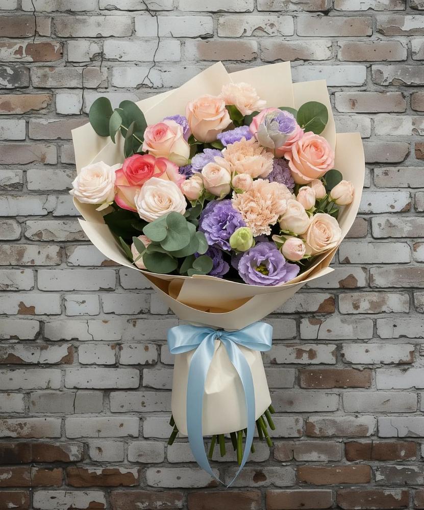 Букет цветов из: Розы, Лизиантусы и Гвоздики в Соколе Магаданской области