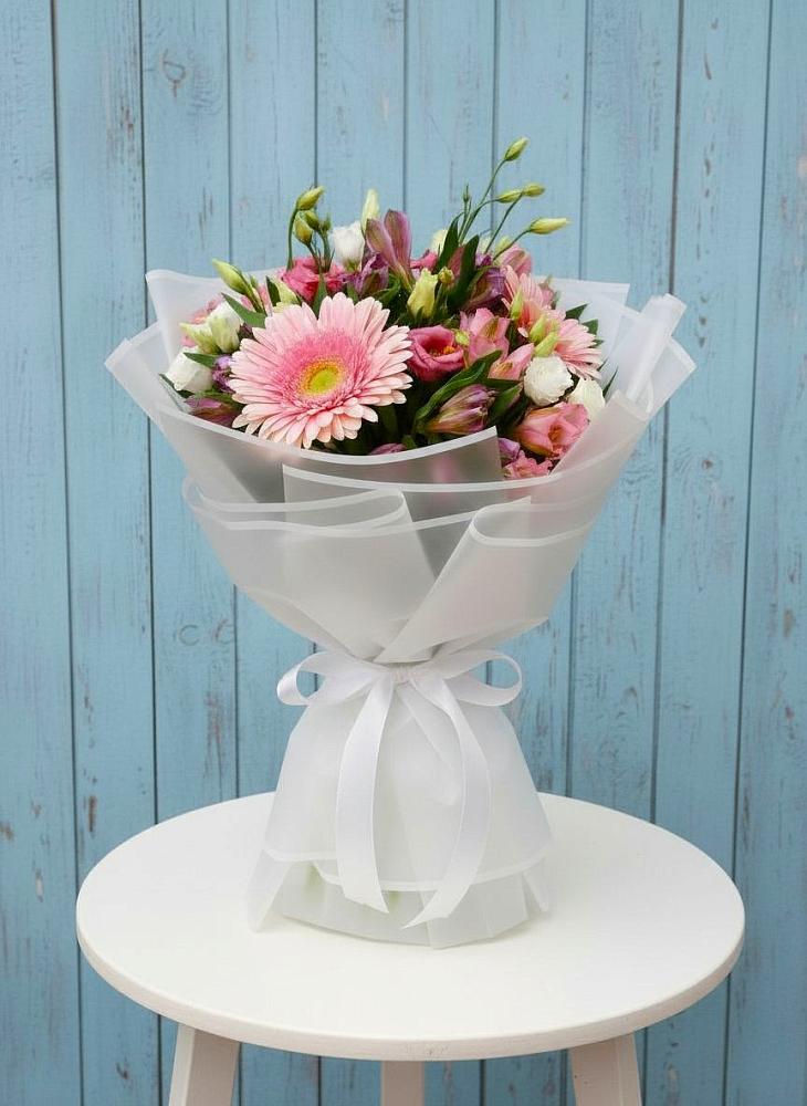 Букет цветов из: Герберы, Альстромерии и Лизиантусы в Соколе Магаданской области