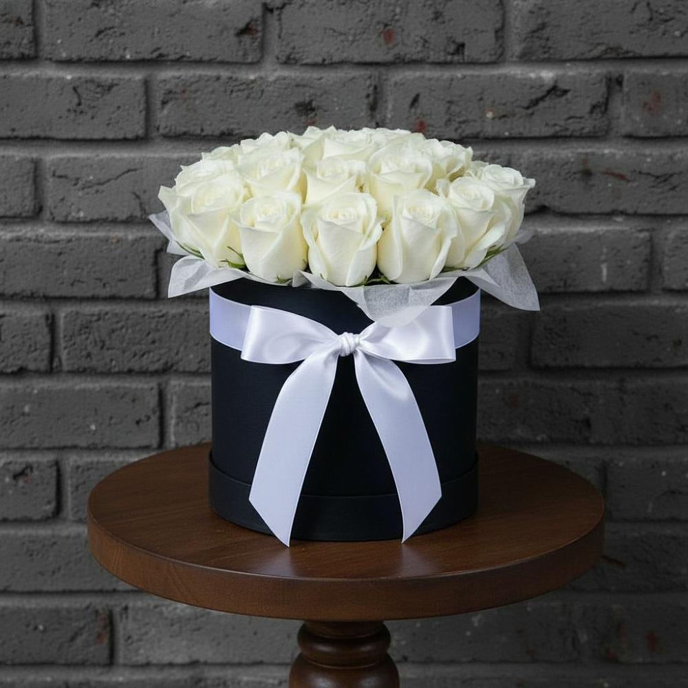 Цветочная композиция из Розы в шляпной коробке в Соколе Магаданской области