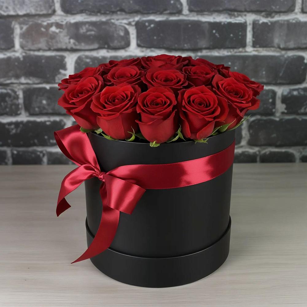 Цветочная композиция из Розы в шляпной коробке в Соколе Магаданской области