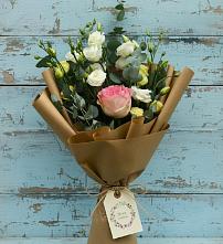 Букет цветов из:  Розы и Лизиантусы в Соколе Магаданской области