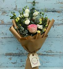 Букет цветов из:  Розы и Лизиантусы в Соколе Магаданской области