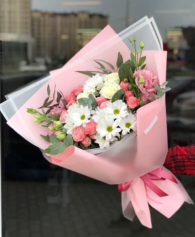 Букет цветов из: Розы, Лизиантусы и Хризантемы в Соколе Магаданской области