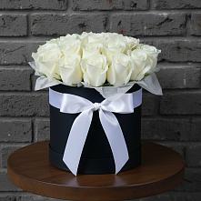 Цветочная композиция из Розы в шляпной коробке в Соколе Магаданской области